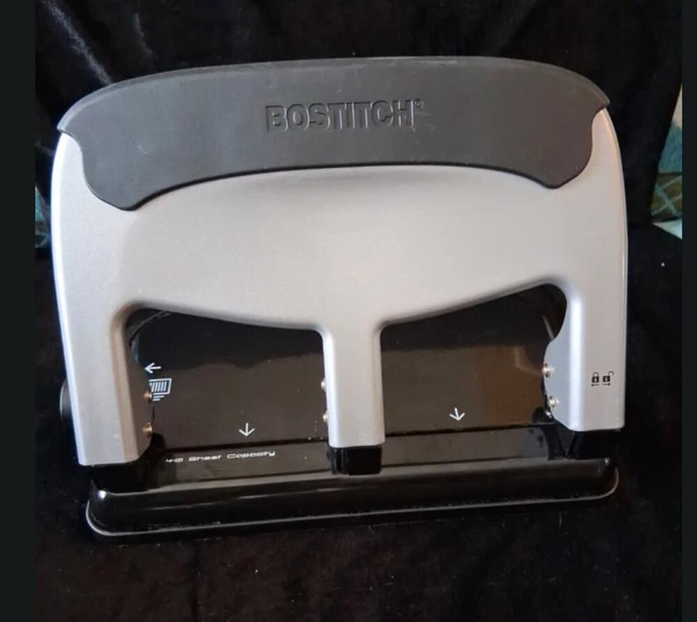Bostitch HP40 EZ Squeeze 3-Hole punch